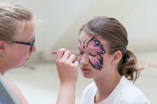 face-painting-2438355.jpg