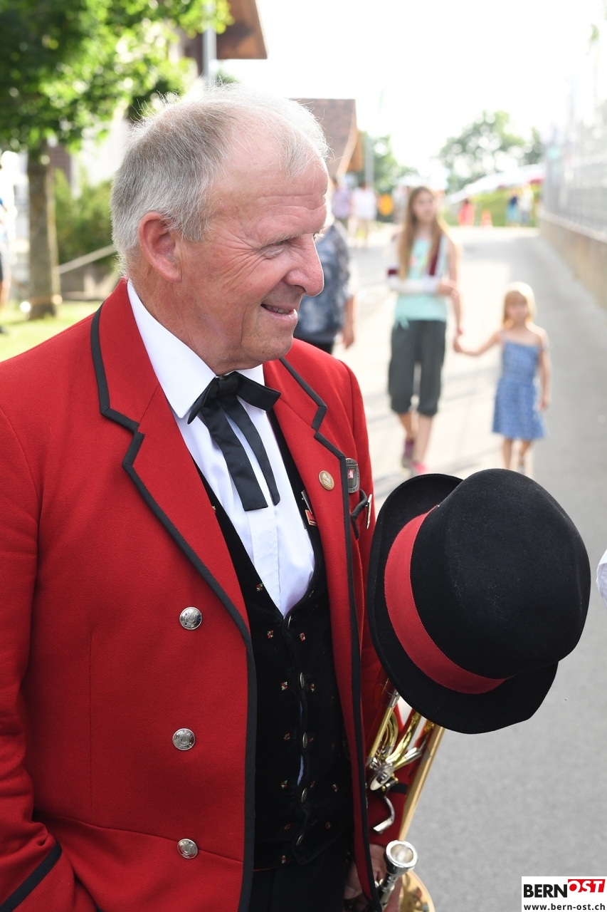 Marschmusikparade An Der Dorfchilbi Bleiken